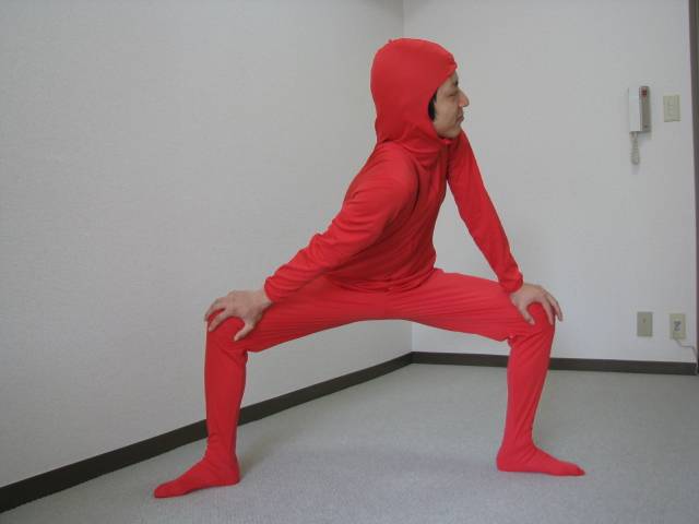 四股踏みストレッチ