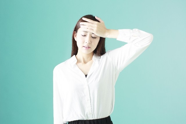 頭痛の女性